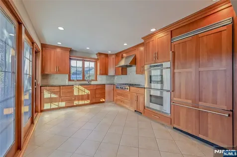 16 Glen Place Old Tappan NJ 07675