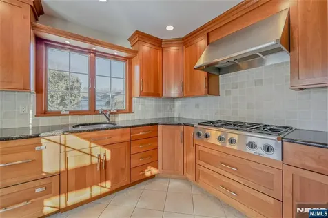 16 Glen Place Old Tappan NJ 07675