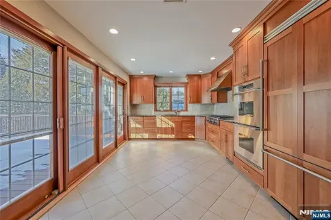 16 Glen Place Old Tappan NJ 07675