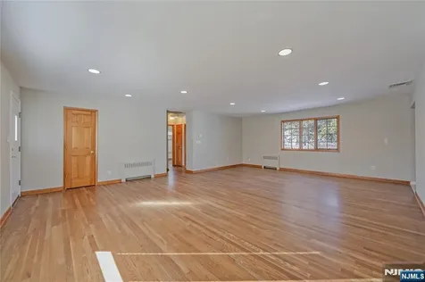 16 Glen Place Old Tappan NJ 07675