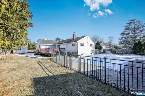 16 Glen Place Old Tappan NJ 07675