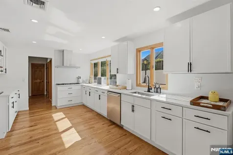 54 William Street North Arlington NJ 07031