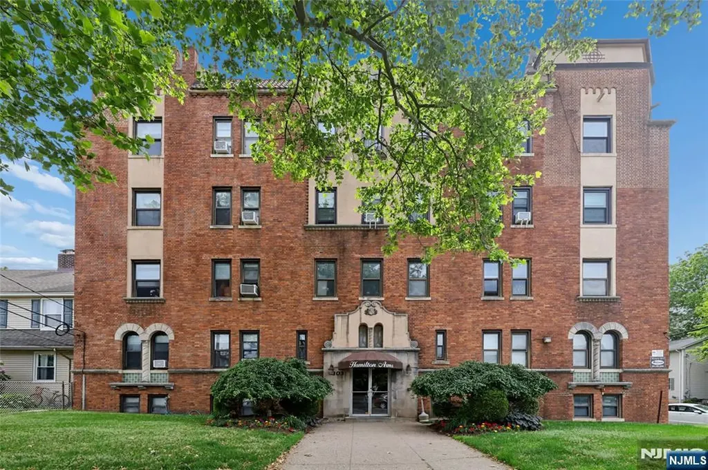 303 Hamilton Place Hackensack NJ 07601