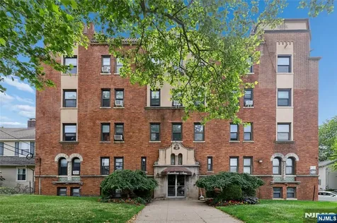 303 Hamilton Place Hackensack NJ 07601