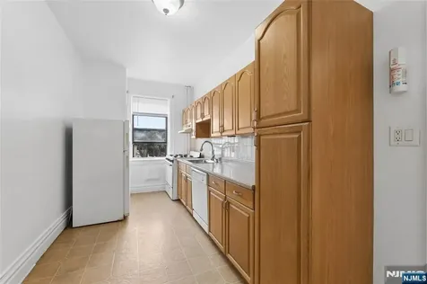 303 Hamilton Place Hackensack NJ 07601