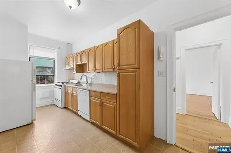 303 Hamilton Place Hackensack NJ 07601