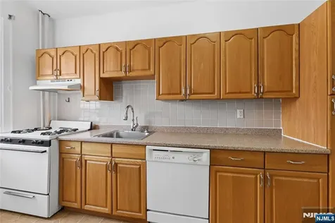303 Hamilton Place Hackensack NJ 07601