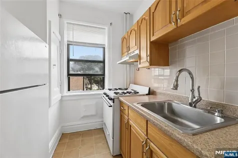 303 Hamilton Place Hackensack NJ 07601