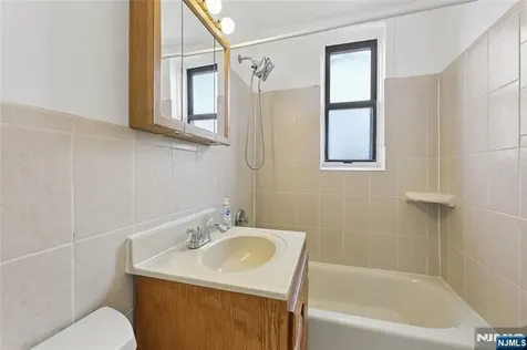 303 Hamilton Place Hackensack NJ 07601