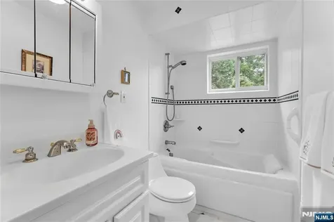 23 Ridge Court Cedar Grove NJ 07009