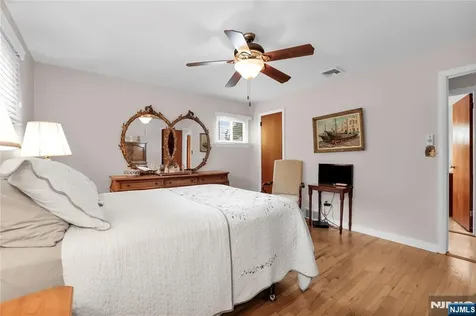 23 Ridge Court Cedar Grove NJ 07009