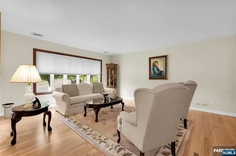 23 Ridge Court Cedar Grove NJ 07009