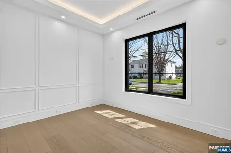 395 Hickory Avenue Paramus NJ 07652