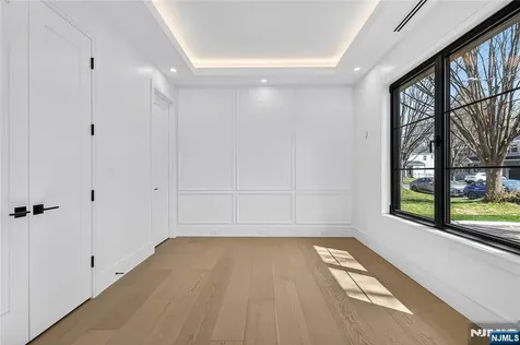 395 Hickory Avenue Paramus NJ 07652