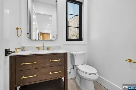 395 Hickory Avenue Paramus NJ 07652