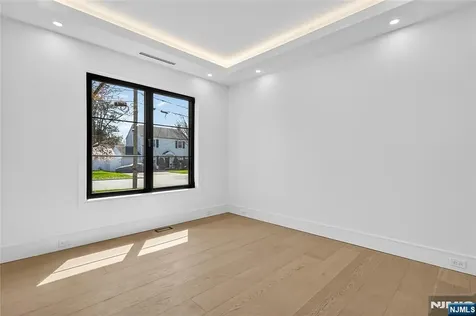 395 Hickory Avenue Paramus NJ 07652