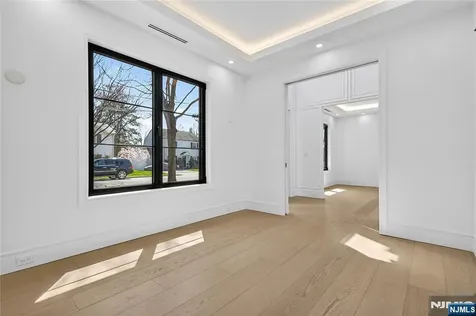395 Hickory Avenue Paramus NJ 07652