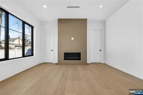 395 Hickory Avenue Paramus NJ 07652