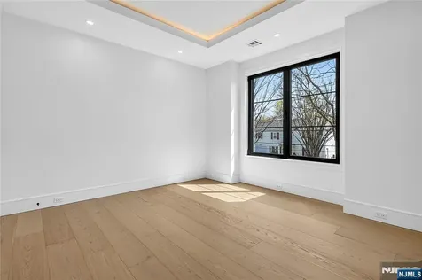 395 Hickory Avenue Paramus NJ 07652