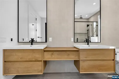 395 Hickory Avenue Paramus NJ 07652
