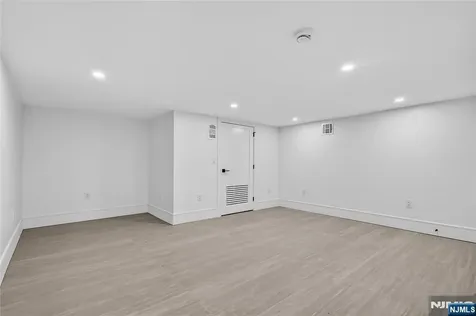 395 Hickory Avenue Paramus NJ 07652