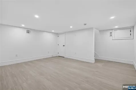 395 Hickory Avenue Paramus NJ 07652