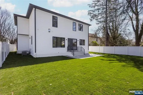 395 Hickory Avenue Paramus NJ 07652