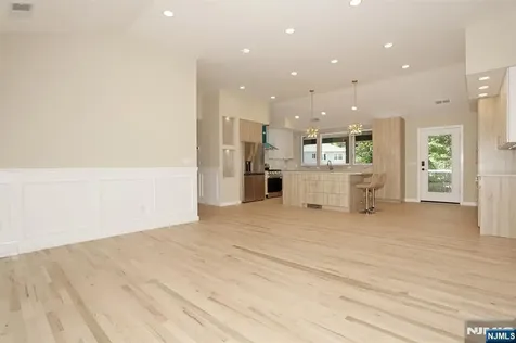 415 Goffle Road Wyckoff NJ 07481