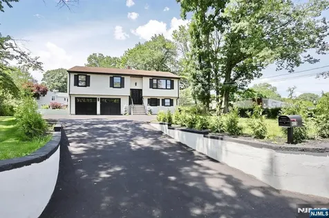 415 Goffle Road Wyckoff NJ 07481