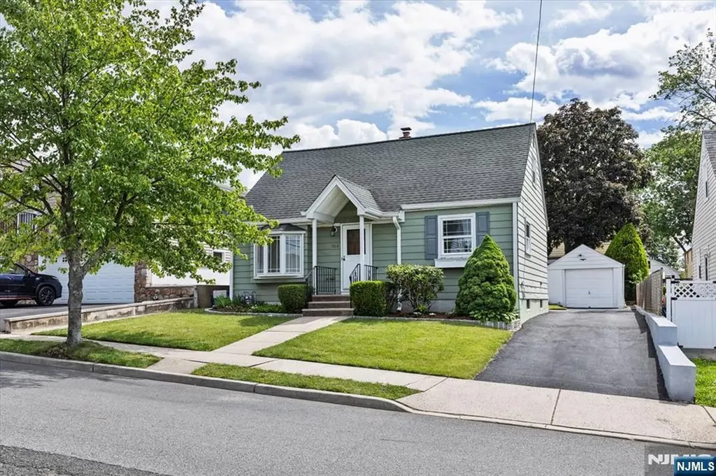 364 Roosevelt Avenue Lyndhurst NJ 07071