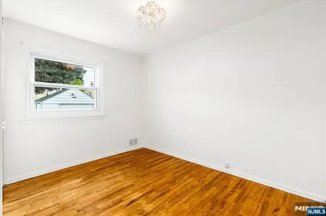 364 Roosevelt Avenue Lyndhurst NJ 07071