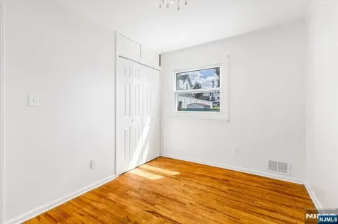 364 Roosevelt Avenue Lyndhurst NJ 07071