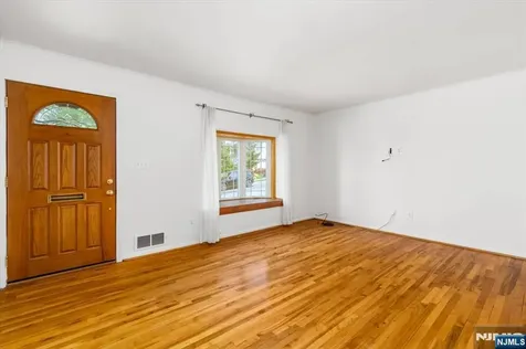 364 Roosevelt Avenue Lyndhurst NJ 07071
