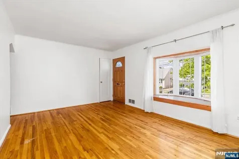 364 Roosevelt Avenue Lyndhurst NJ 07071