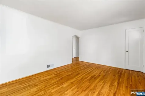364 Roosevelt Avenue Lyndhurst NJ 07071
