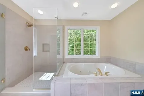 210 Woodmere Court Franklin Lakes NJ 07417