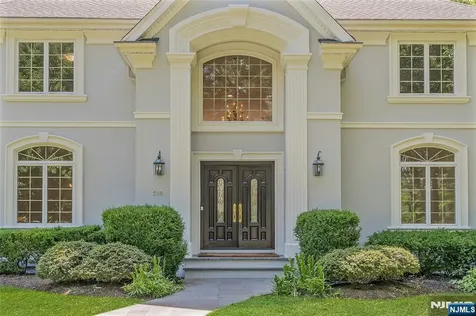210 Woodmere Court Franklin Lakes NJ 07417