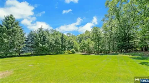 210 Woodmere Court Franklin Lakes NJ 07417