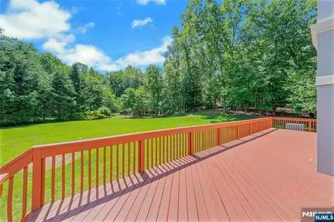 210 Woodmere Court Franklin Lakes NJ 07417