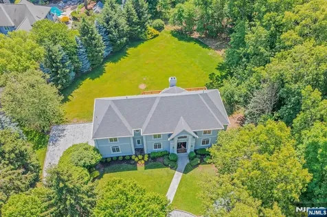 210 Woodmere Court Franklin Lakes NJ 07417