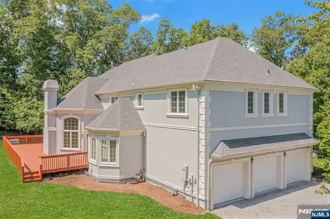 210 Woodmere Court Franklin Lakes NJ 07417