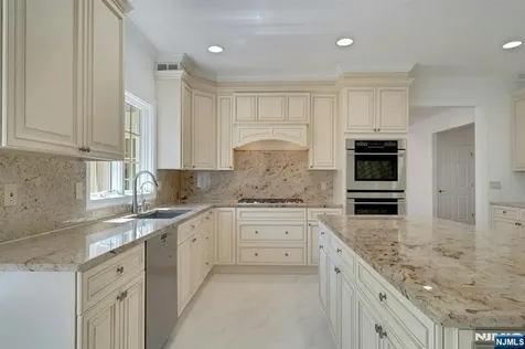 210 Woodmere Court Franklin Lakes NJ 07417