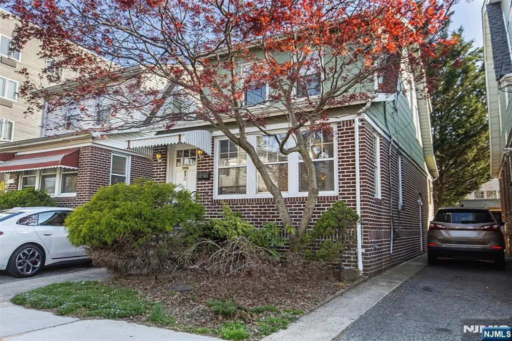 13 Front Street North Arlington NJ 07031