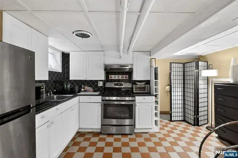 13 Front Street North Arlington NJ 07031