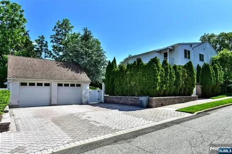 24 Maple Avenue Waldwick NJ 07463