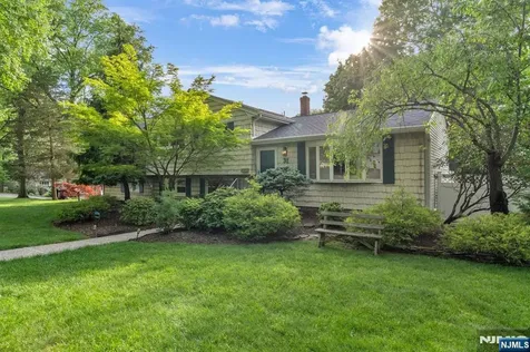 31 Monhegan Avenue Wayne NJ 07470