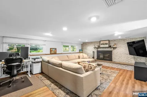 31 Monhegan Avenue Wayne NJ 07470