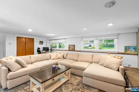 31 Monhegan Avenue Wayne NJ 07470