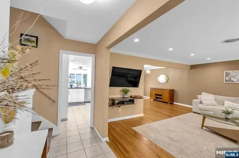 31 Monhegan Avenue Wayne NJ 07470