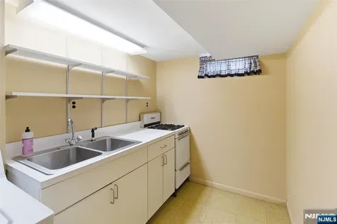 169 Hamilton Road Teaneck NJ 07666
